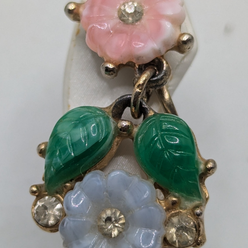 🌸Vintage Screw back Flower Earrings - Picture 3 of 4